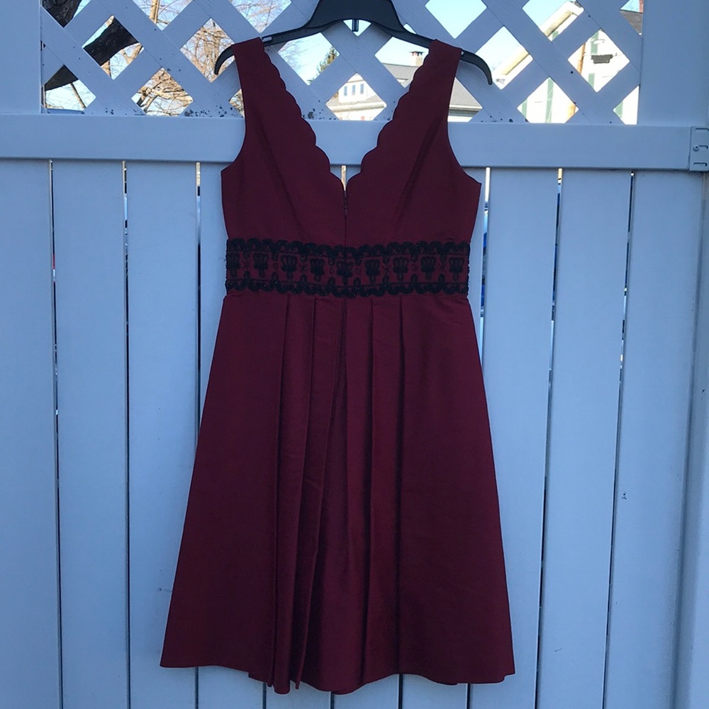 Beautiful burgundy dress - Picture 3 of 4